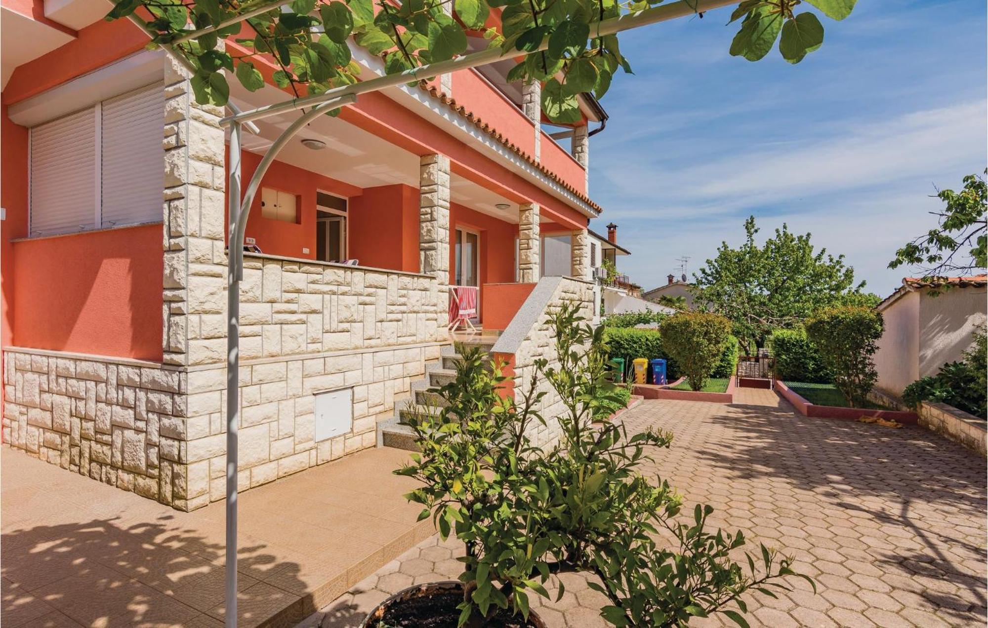 1 Bedroom Lovely Apartment In Rovinj Luaran gambar