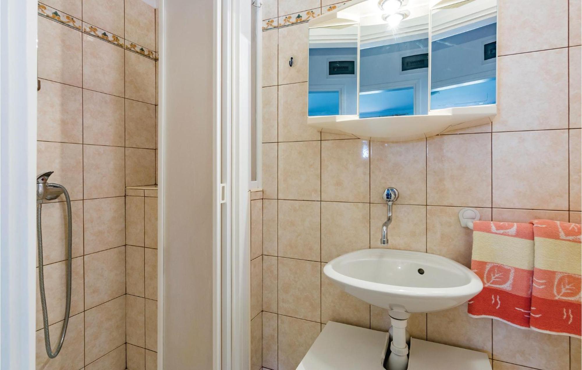 1 Bedroom Lovely Apartment In Rovinj Luaran gambar