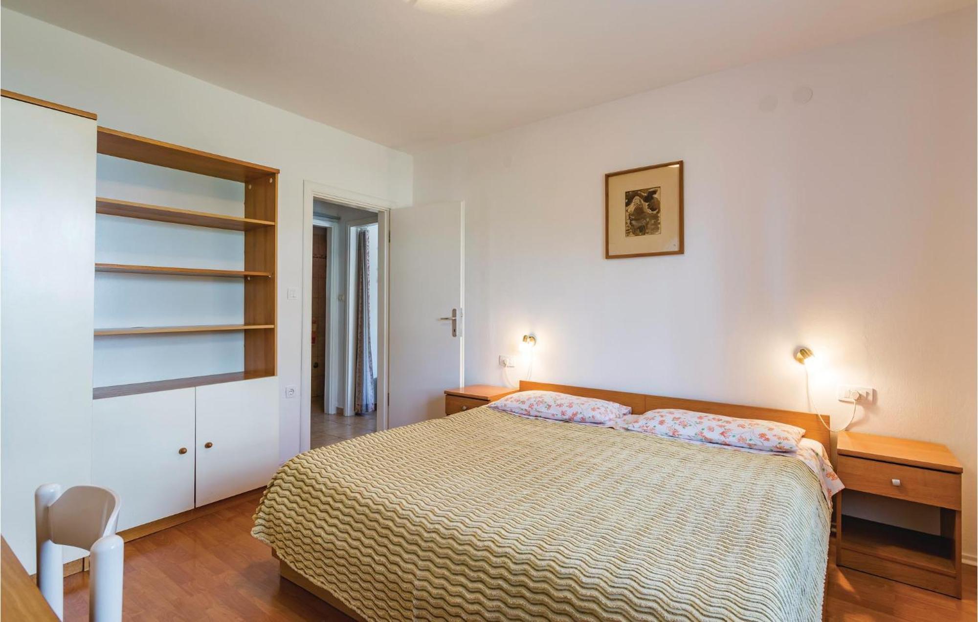 1 Bedroom Lovely Apartment In Rovinj Luaran gambar