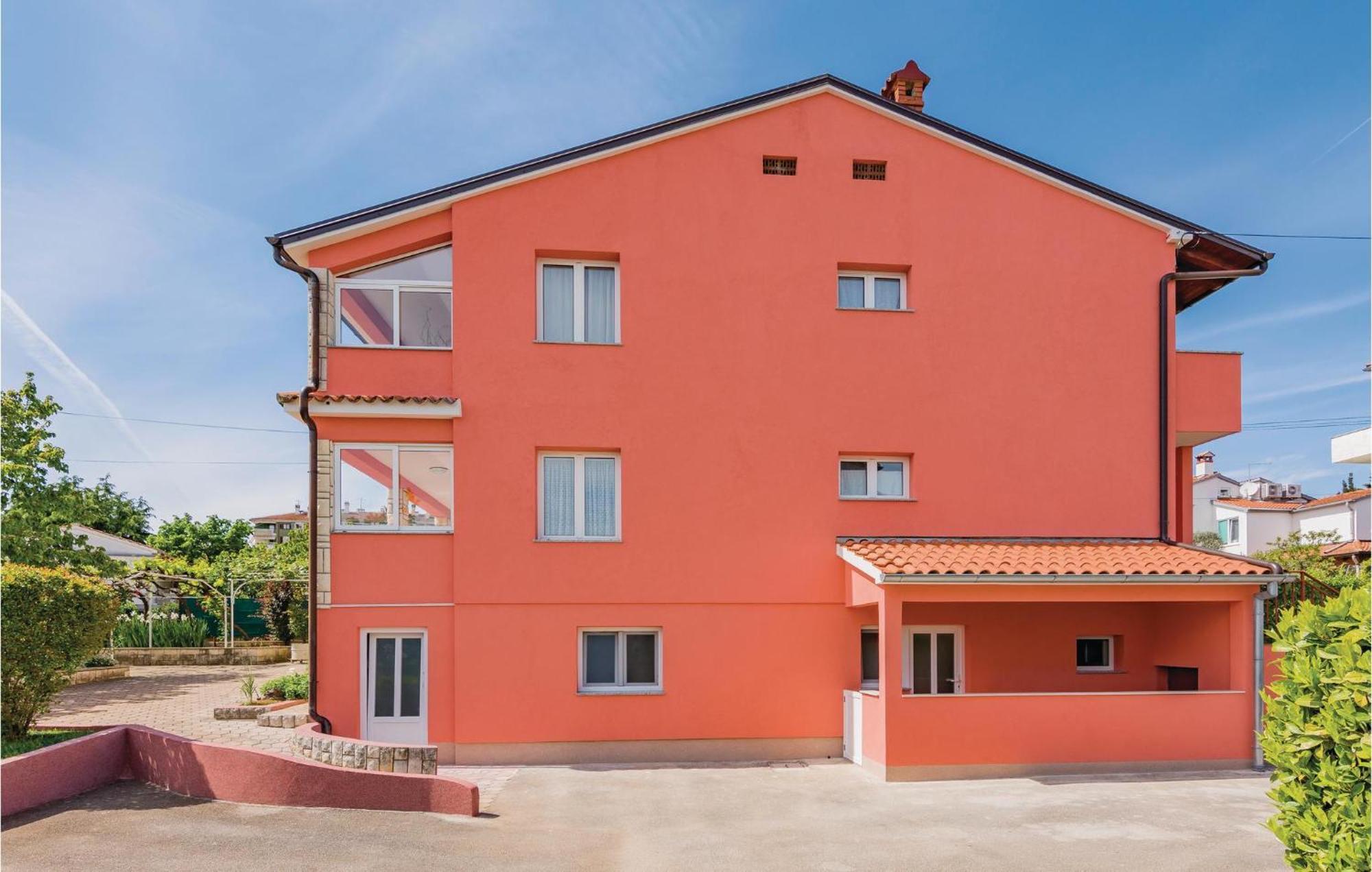 1 Bedroom Lovely Apartment In Rovinj Luaran gambar
