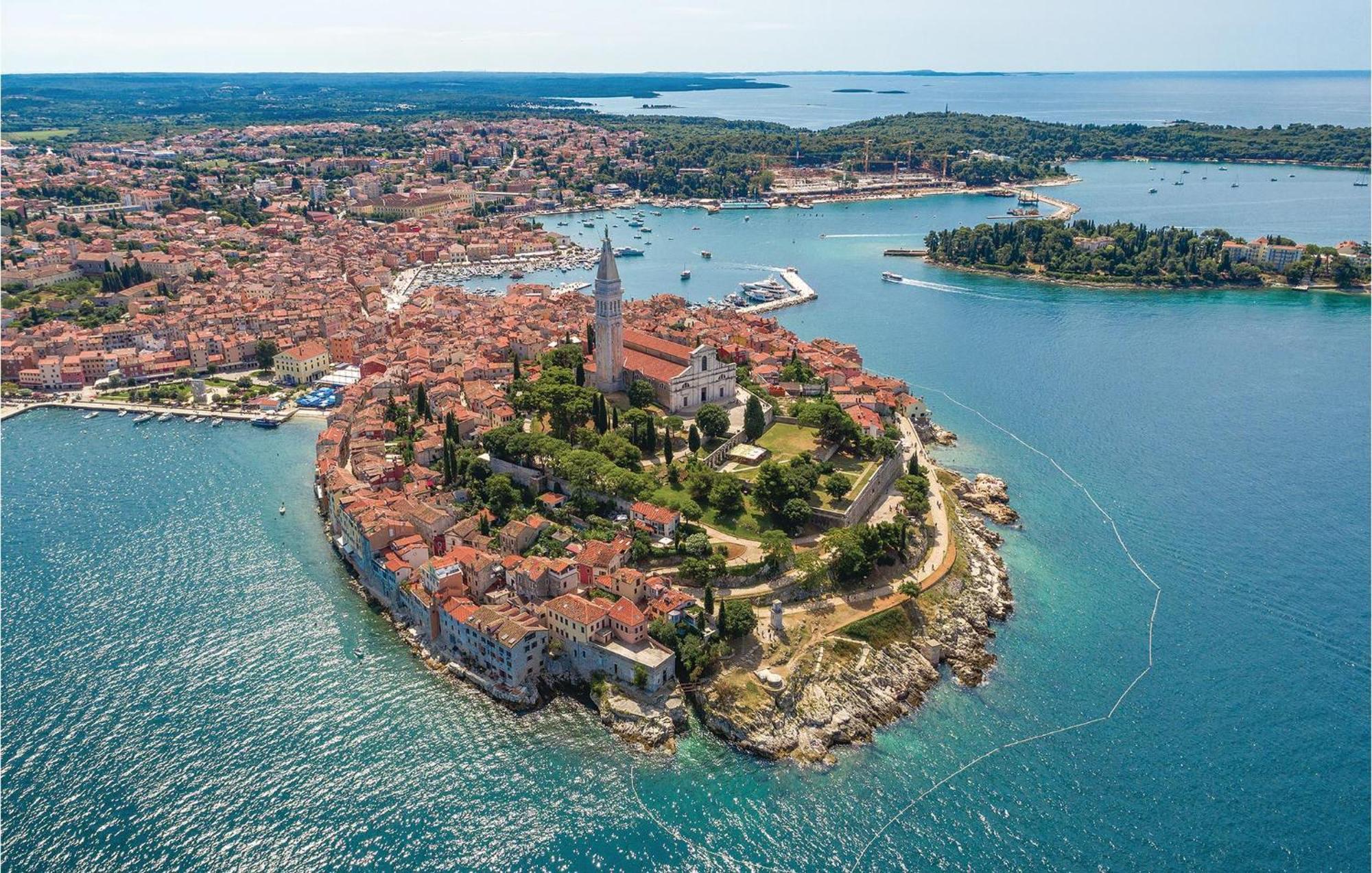 1 Bedroom Lovely Apartment In Rovinj Luaran gambar